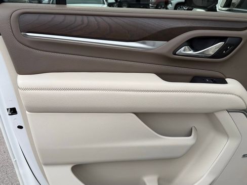 Used 2021 GMC Yukon XL Denali image 32