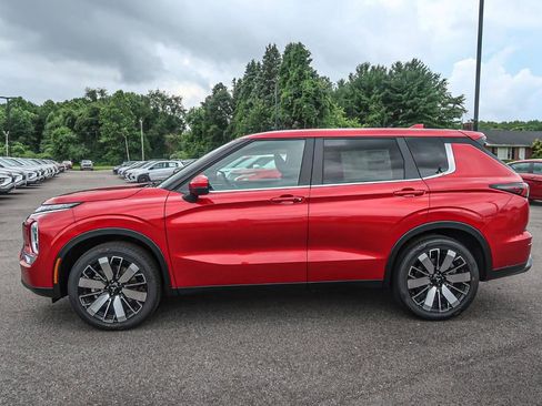 New 2025 Mitsubishi Outlander AWD image 3