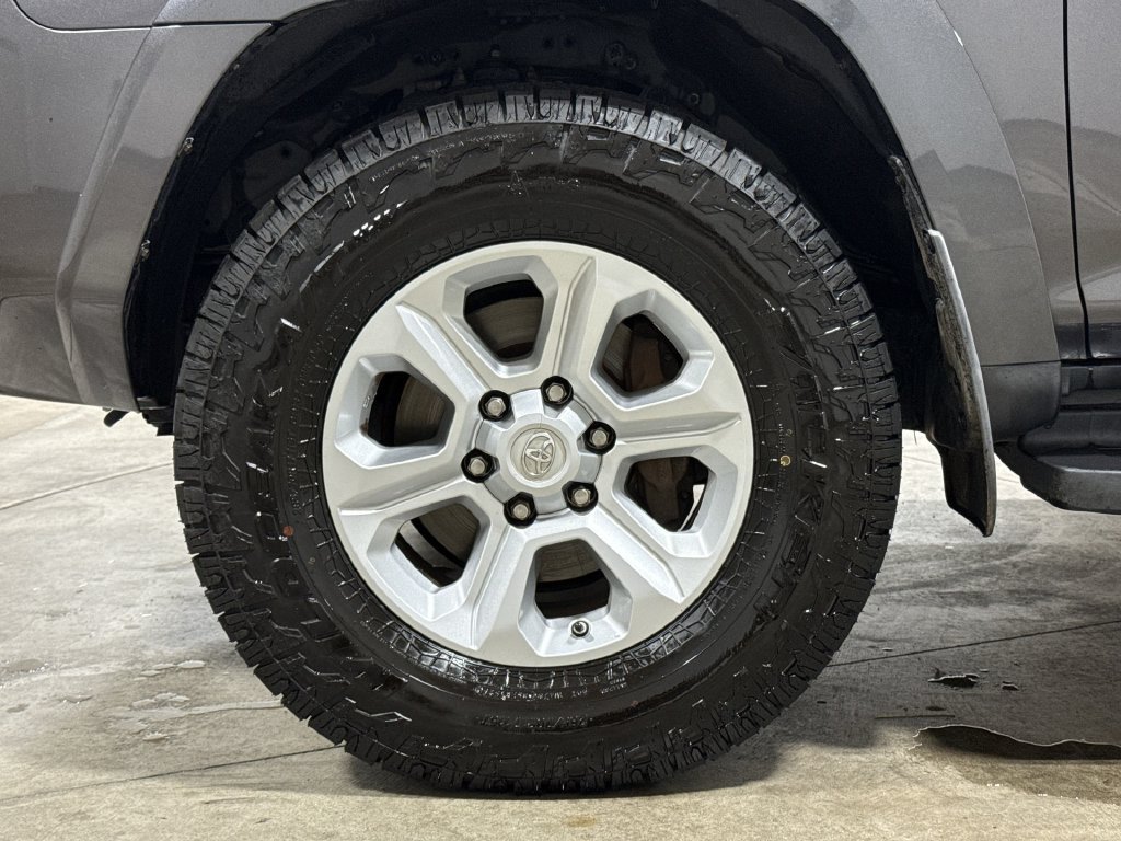 Used 2018 Toyota 4Runner SR5 Premium AWD/4WD image 28