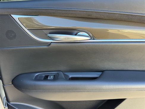 Used 2018 Cadillac XT5 Platinum w/ Driver Assist Package image 21