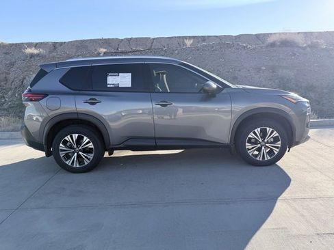 Used 2021 Nissan Rogue SV w/ Premium Package image 4