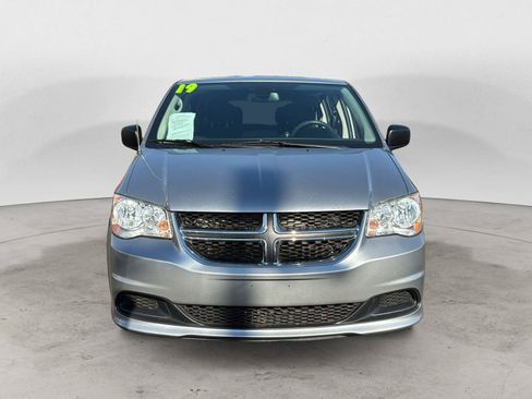 Used 2019 Dodge Grand Caravan SE FWD image 2