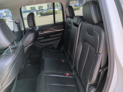 Used 2023 Jeep Grand Cherokee Limited w/ Black Appearance Package AWD/4WD image 14