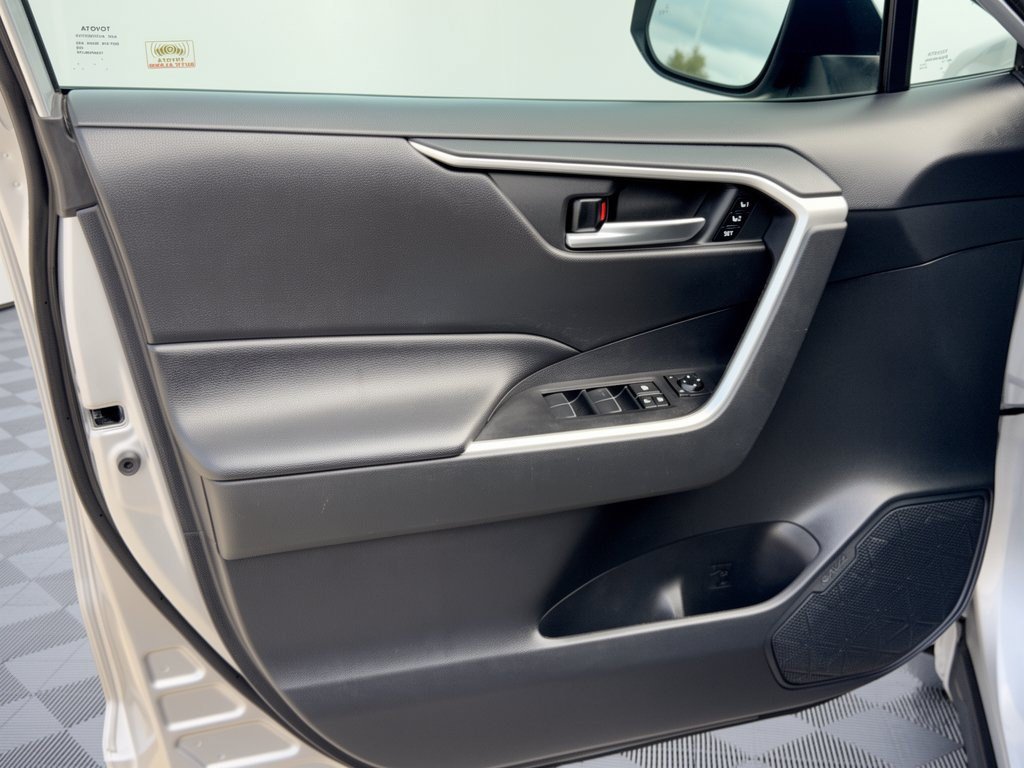 Used 2021 Toyota RAV4 XLE Premium FWD image 14