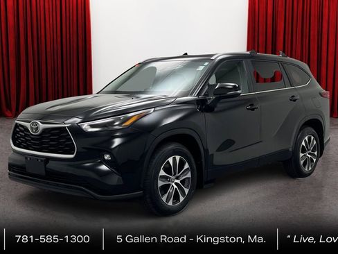 Used 2023 Toyota Highlander XLE image 1