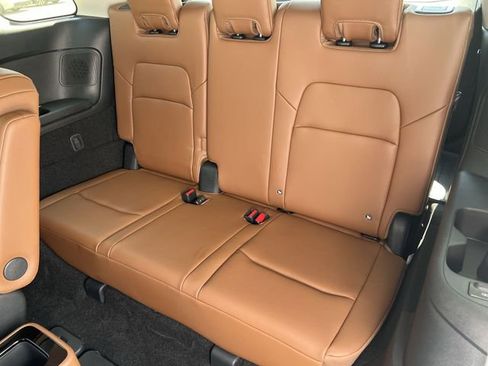 Used 2025 Nissan Pathfinder Platinum FWD image 34