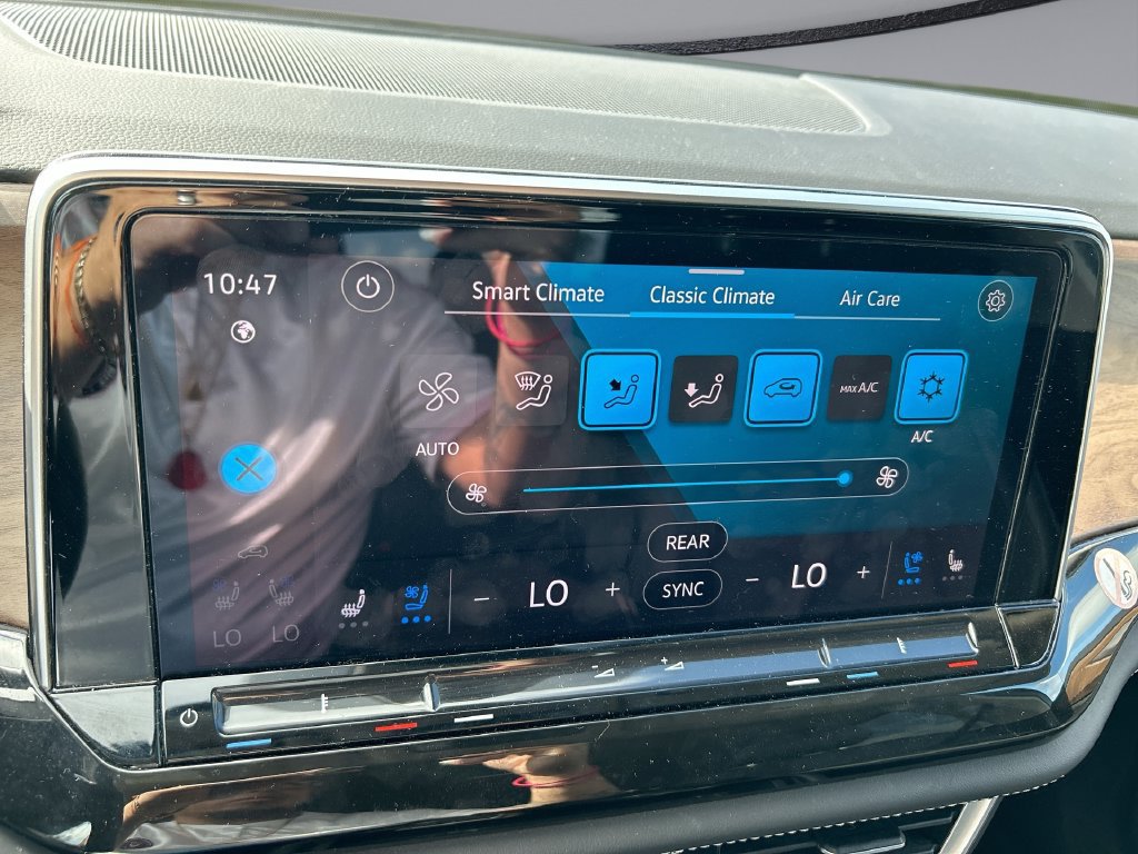 Used 2025 Volkswagen Atlas SE FWD image 25