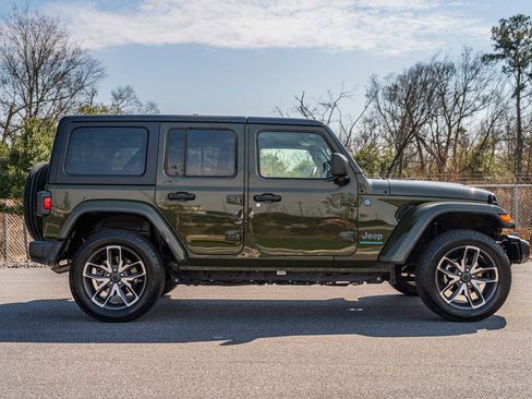 Used 2024 Jeep Wrangler Unlimited w/ Convenience Group image 8