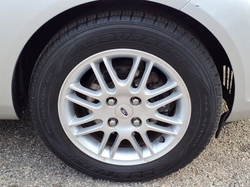 Used 2012 Ford Fiesta SE image 5