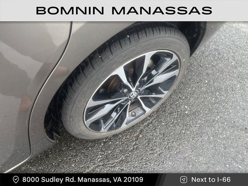 Used 2018 Toyota Corolla SE w/ Carpet Mat Package (TMS) FWD image 5