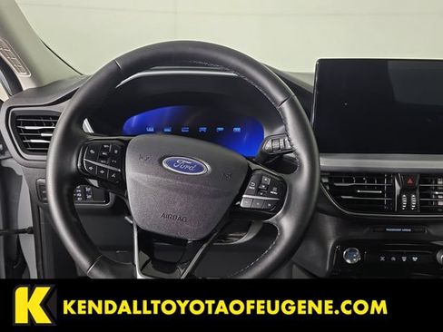 Used 2025 Ford Escape Platinum AWD/4WD image 10