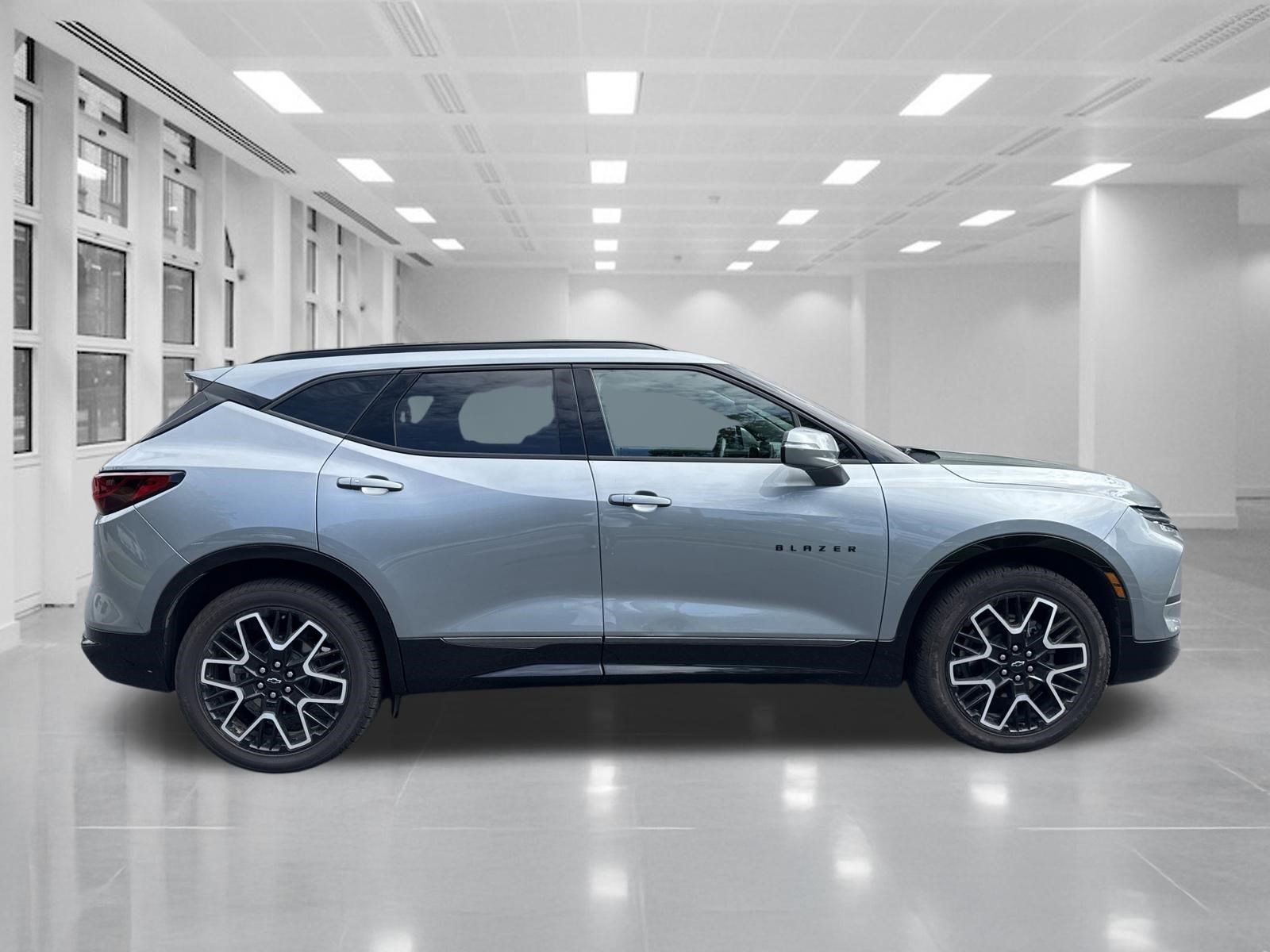 Used 2025 Chevrolet Blazer RS AWD/4WD image 4