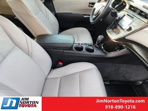 Used 2018 Toyota Avalon XLE FWD image 15