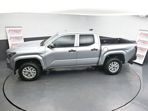 Used 2025 Toyota Tacoma SR image 29