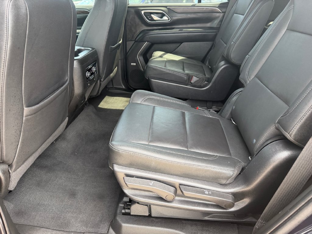 Used 2022 Chevrolet Tahoe Z71 w/ Luxury Package AWD/4WD image 15