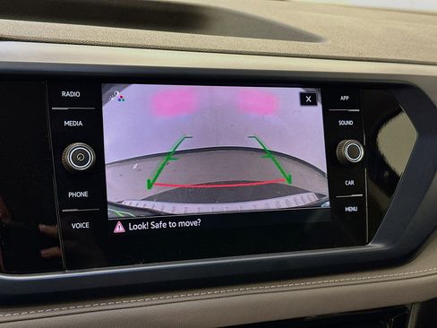 Used 2024 Volkswagen Taos SE w/ Panoramic Sunroof Package image 23