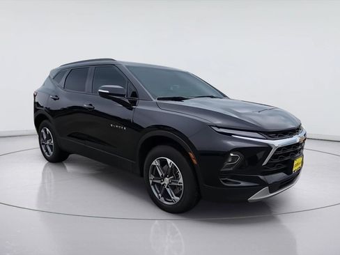 Used 2025 Chevrolet Blazer LT w/ LPO, Cargo Package FWD image 2