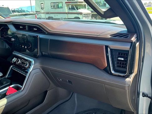 Used 2023 GMC Sierra 1500 Denali w/ Denali Reserve Package AWD/4WD image 17
