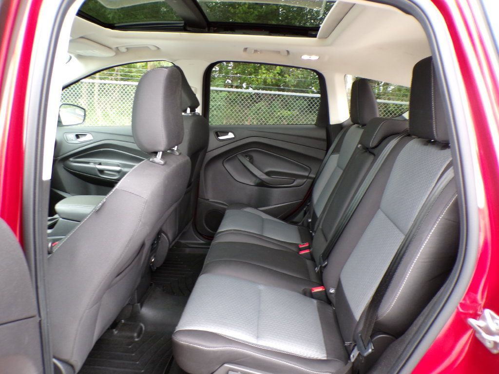 Used 2018 Ford Escape SE w/ SE Sync 3 Package AWD/4WD image 19
