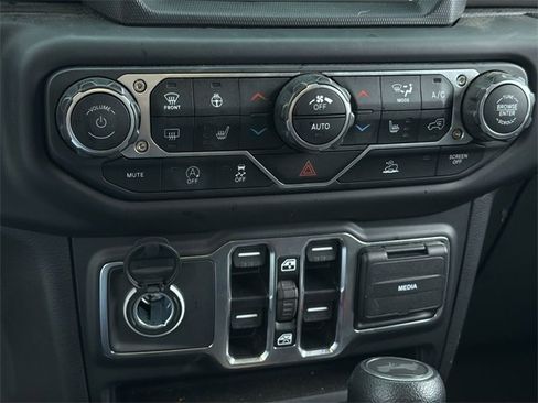 Used 2023 Jeep Wrangler Willys image 15
