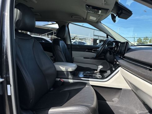 Certified 2024 Kia Carnival EX FWD image 25