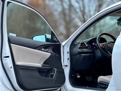 Used 2021 Honda Insight Touring image 9