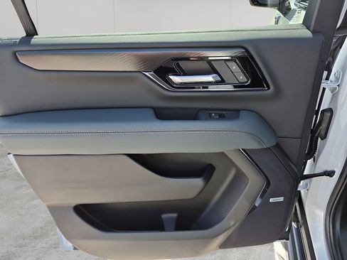 New 2026 GMC Yukon XL AT4 image 17