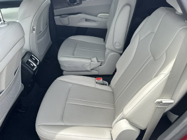 Used 2023 Kia Sorento EX w/ Panoramic Sunroof Package FWD image 13