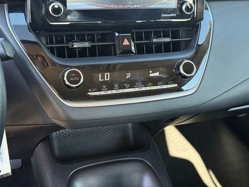 Used 2022 Toyota Corolla LE FWD image 18