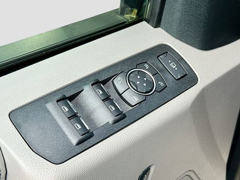 Used 2021 Ford F350 XLT w/ XLT Premium Package image 17