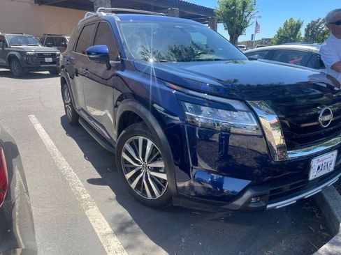 Used 2022 Nissan Pathfinder Platinum w/ Cargo Package FWD image 1