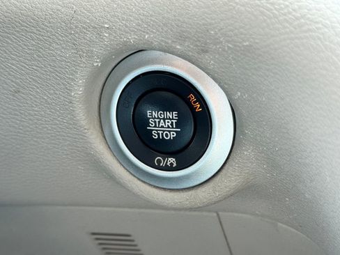 Used 2022 Chrysler Voyager LX FWD image 28