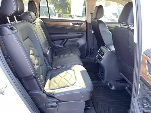 Used 2024 Volkswagen Atlas SE AWD/4WD image 21
