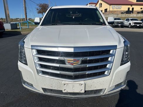 Used 2019 Cadillac Escalade ESV Premium Luxury image 2