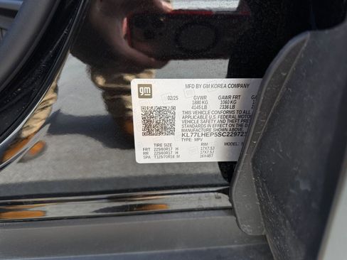 Used 2025 Chevrolet Trax LT image 28