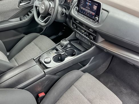 Used 2023 Nissan Rogue SV image 16