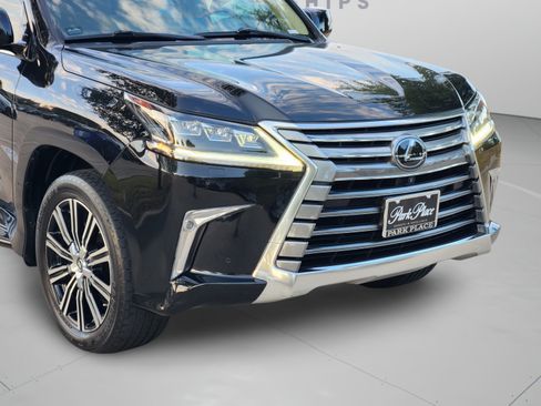 Used 2021 Lexus LX 570 4WD w/ Luxury Package image 42