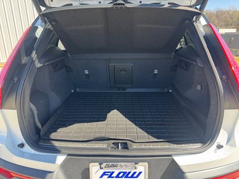 Used 2019 Volvo XC40 T5 R-Design image 19