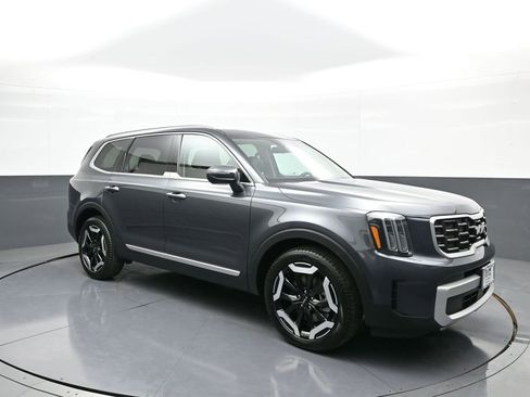 Used 2024 Kia Telluride S w/ S Sunroof Package image 4