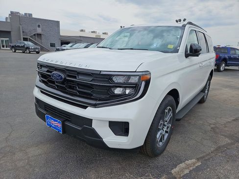 New 2026 Ford Expedition Active RWD image 4