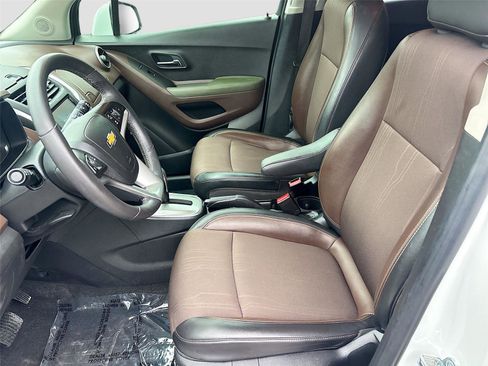 Used 2015 Chevrolet Trax LT w/ LT Sun and Sound Package FWD image 20
