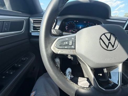 Used 2025 Volkswagen Atlas Cross Sport SE FWD image 21
