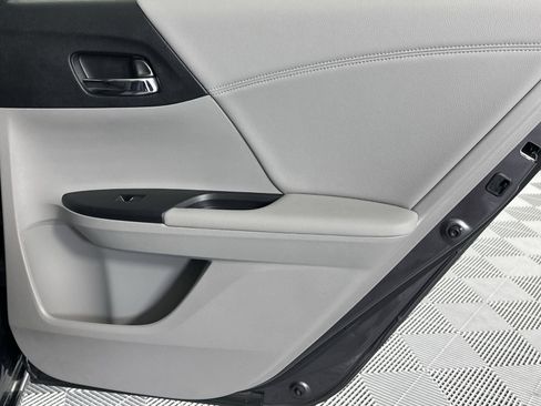 Used 2017 Honda Accord EX-L image 32