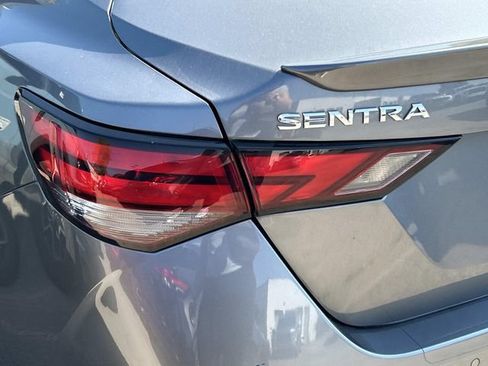 Used 2022 Nissan Sentra SR w/ SR Premium Package FWD image 8