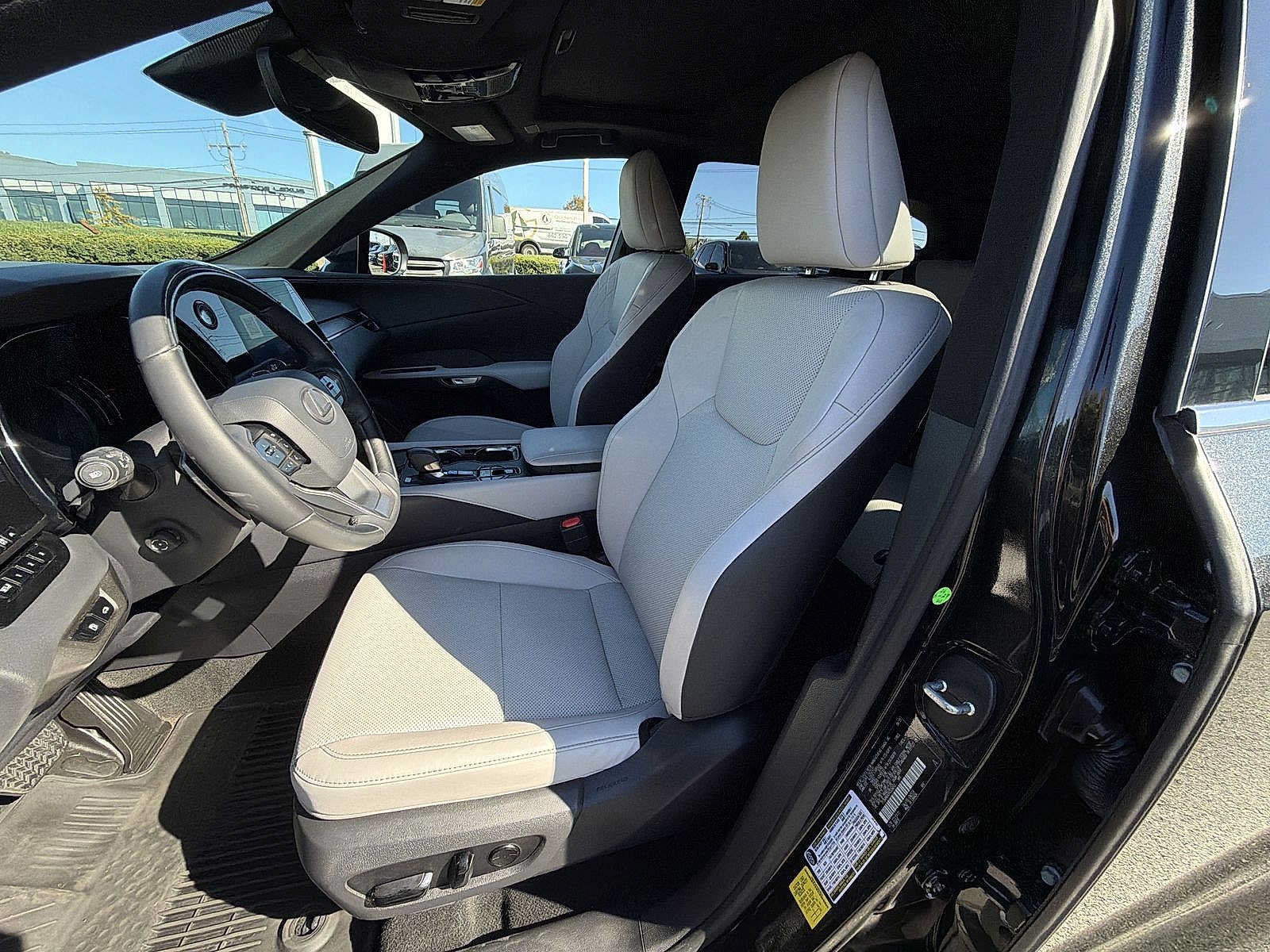 Used 2023 Lexus RX 350 Premium w/ Accessory Package AWD/4WD image 19