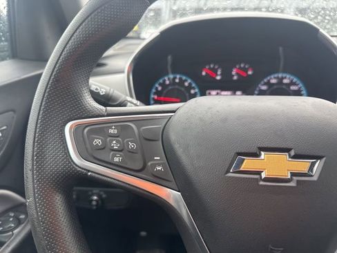 Used 2022 Chevrolet Equinox LS AWD/4WD image 16