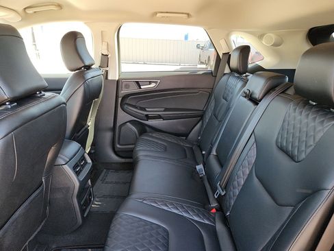 Used 2024 Ford Edge Titanium image 9