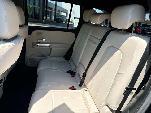 Used 2025 Mercedes-Benz GLB 250 image 7