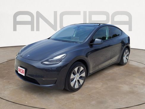 Used 2024 Tesla Model Y Long Range AWD/4WD image 5