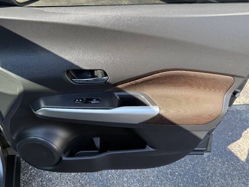 Used 2019 Nissan Kicks SR FWD image 24